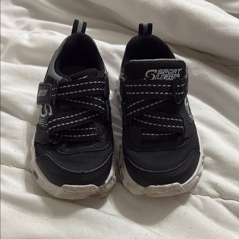 Skechers Black and White Sneakers Slip-On Comfort